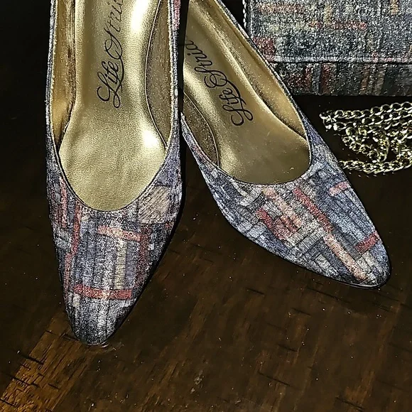 Life Stride Pumps - Picture 2 of 10